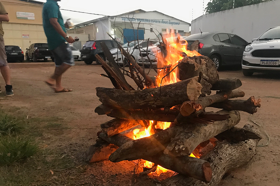 Fogos de artifícios e fogueiras exigem cuidados São João na Bahia